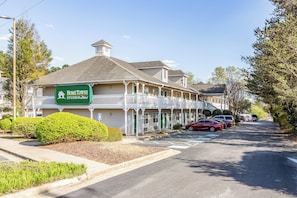 Exterior - HomeTowne Studios by Red Roof Atlanta - Norcross South (Norcross)