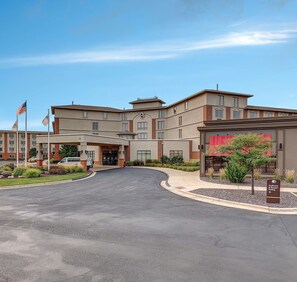 Exterior - DoubleTree by Hilton Hotel Bloomington (Bloomington)