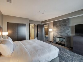 Presidential Suite, 1 King Bed, Non Smoking, Fireplace