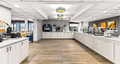 Comfort Inn & Suites Evansville Airport