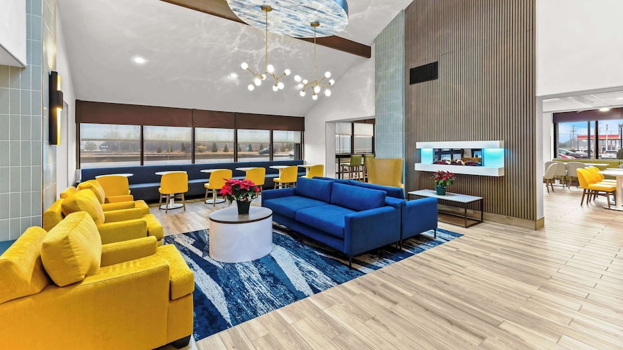 Comfort Inn & Suites Evansville Airport