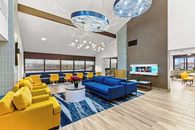 Comfort Inn & Suites Evansville Airport