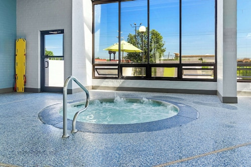 Comfort Inn & Suites Evansville Airport