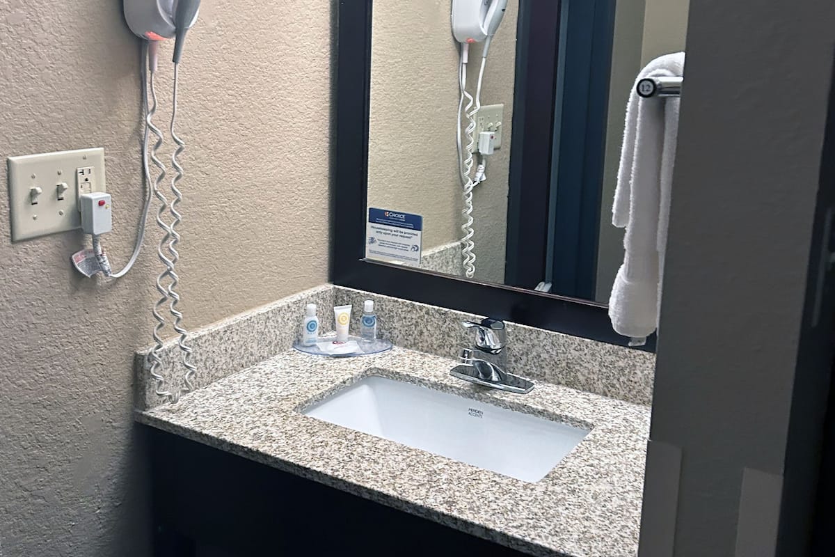 combined shower/bathtub, free toiletries, hair dryer, slippers