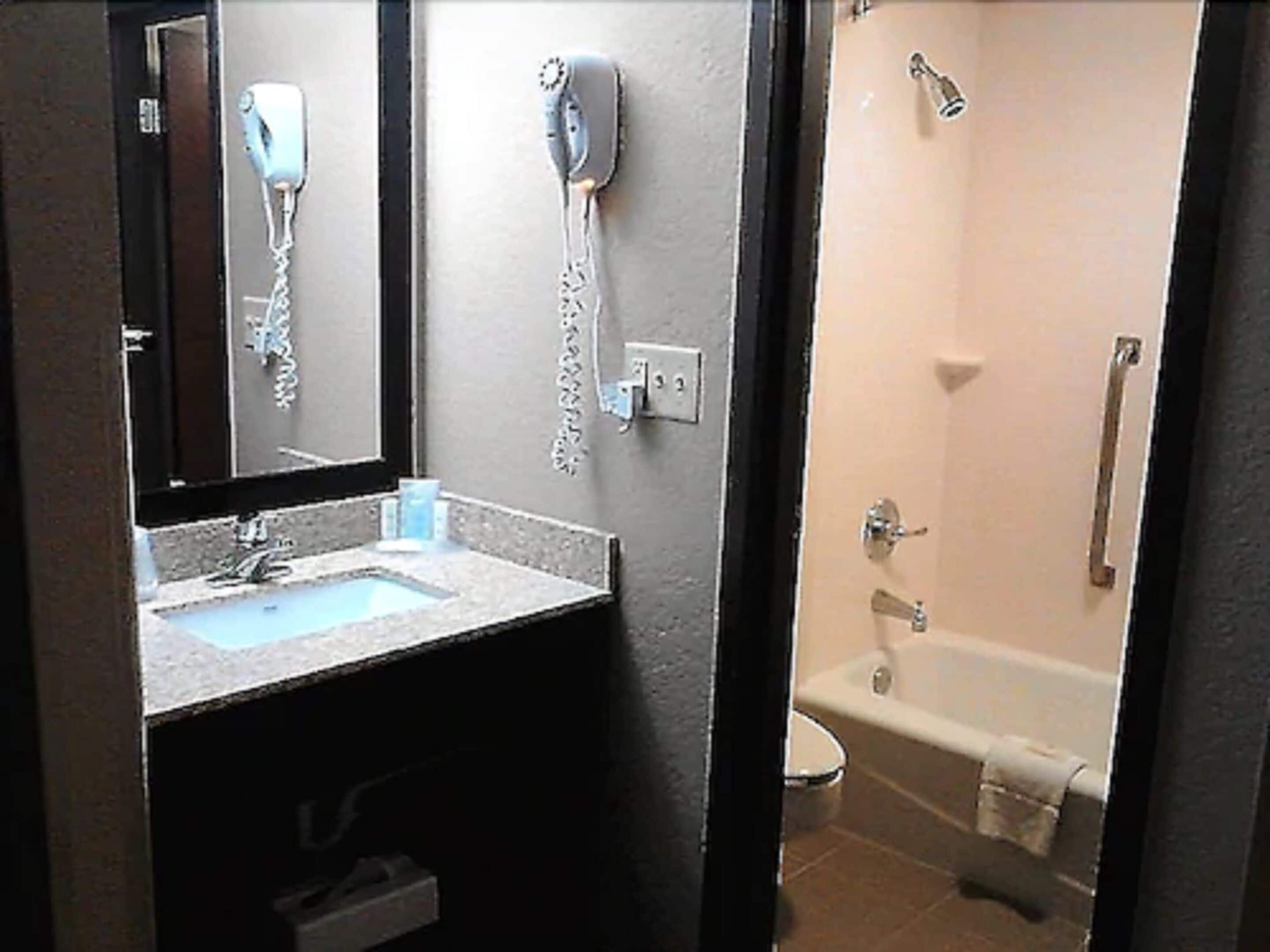 combined shower/bathtub, free toiletries, hair dryer, slippers