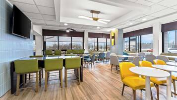 Free buffet breakfast on weekends