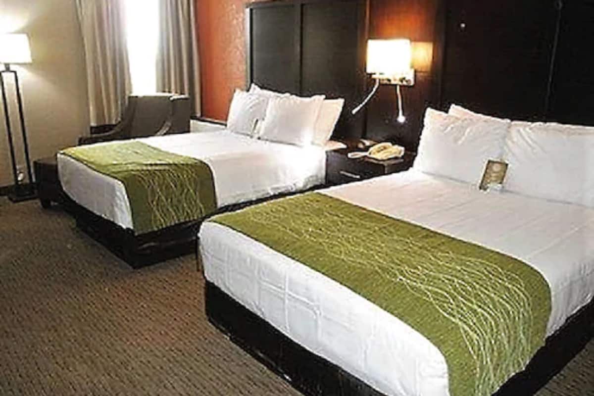 1 bedroom, pillow-top beds, desk, blackout curtains