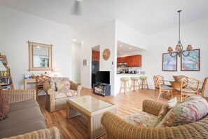 Condo, 1 Bedroom, Ocean View | Living area