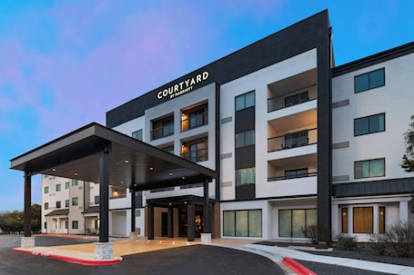 Exterior. Courtyard by Marriott Austin The Domain Area