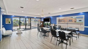 Lobby - Americas Best Value Inn & Suites Brenham (Brenham)