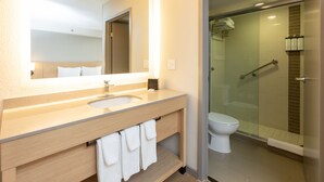 Combined shower/tub, designer toiletries, hair dryer, towels