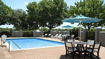 Outdoor pool, pool loungers