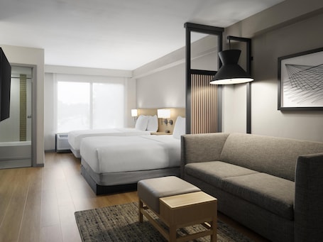 Premium bedding, in-room safe, desk, blackout drapes