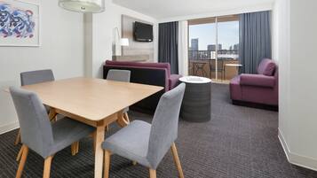 Premium bedding, in-room safe, desk, iron/ironing board