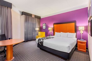 Bộ đồ giường cao cấp, nệm có lớp đệm bông, bàn