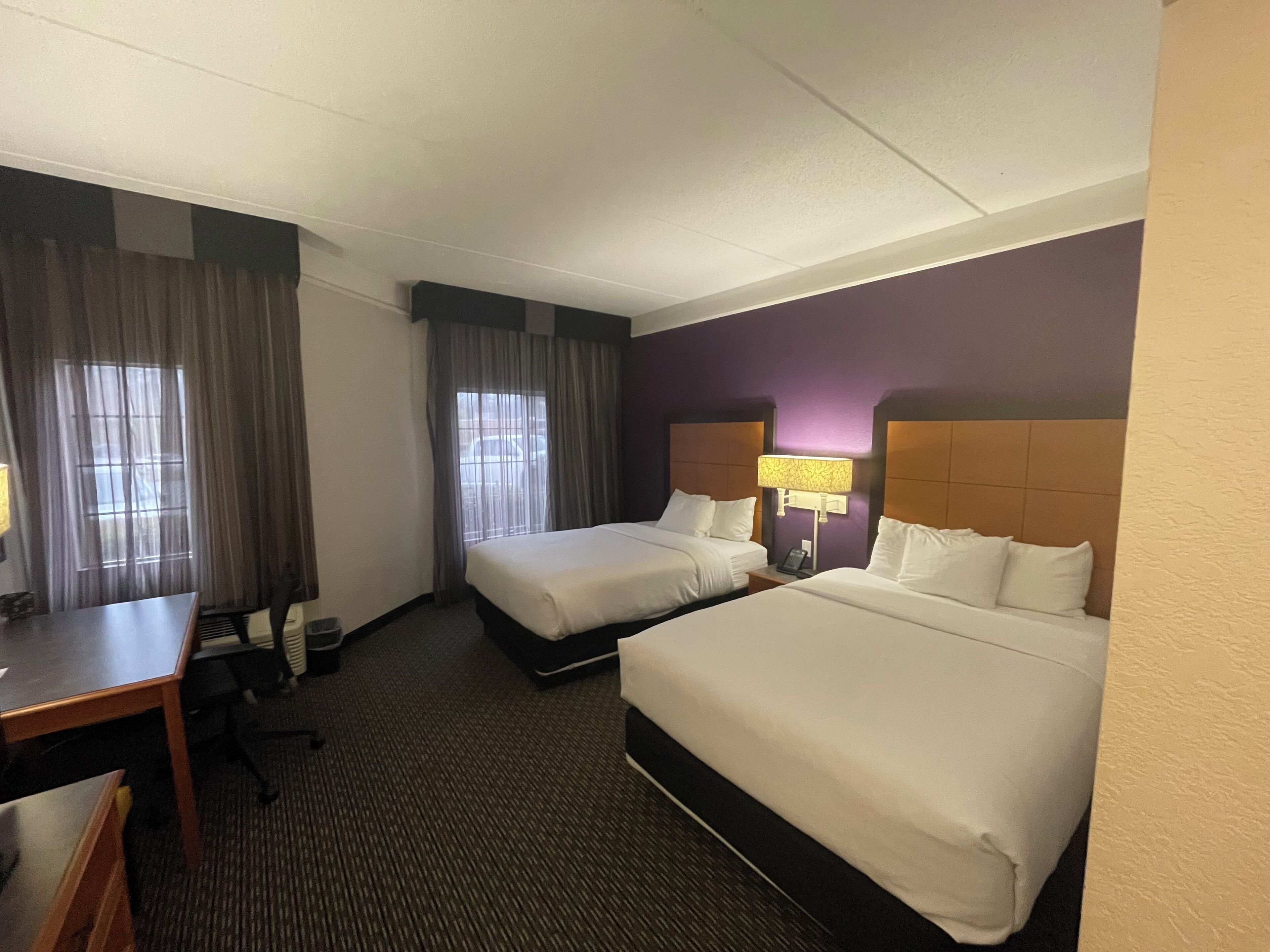 Deluxe kamer, 2 queensize bedden, niet-roken | Luxe beddengoed, pillowtop-bedden, een bureau