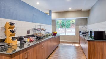 Free daily continental breakfast