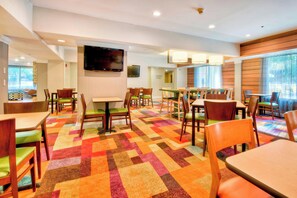 Free daily continental breakfast  - Fairfield Inn By Marriott Raleigh Crabtree (Raleigh)