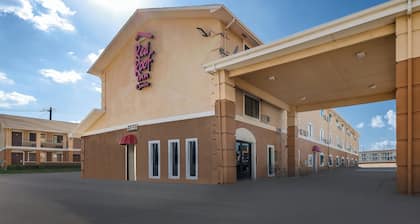 Red Roof Inn & Suites Denton