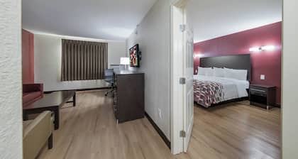 Red Roof Inn & Suites Denton
