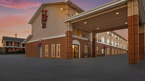 Exterior - Red Roof Inn & Suites Denton (Denton)