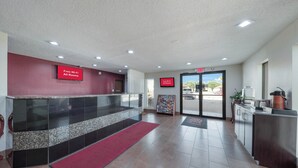 Lobby - Red Roof Inn & Suites Denton (Denton)