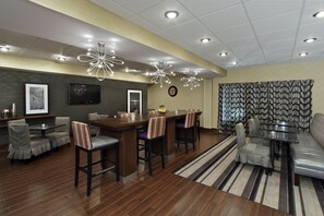 Restaurant - Hampton Inn Ashtabula (Austinburg)