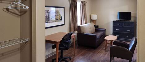 Matalassos amb encoixinament addicional i escriptori