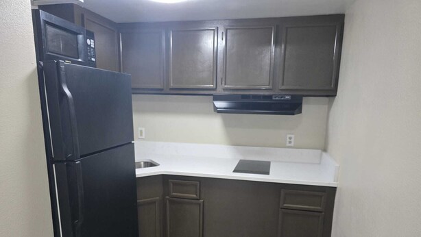 Deluxe Double Room | WiFi (free), individually furnished, bed sheets