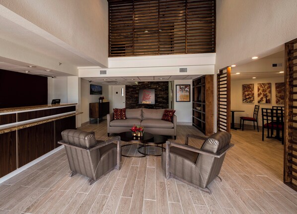 Lobby - Red Roof Inn PLUS+ Houston - Energy Corridor (Houston)