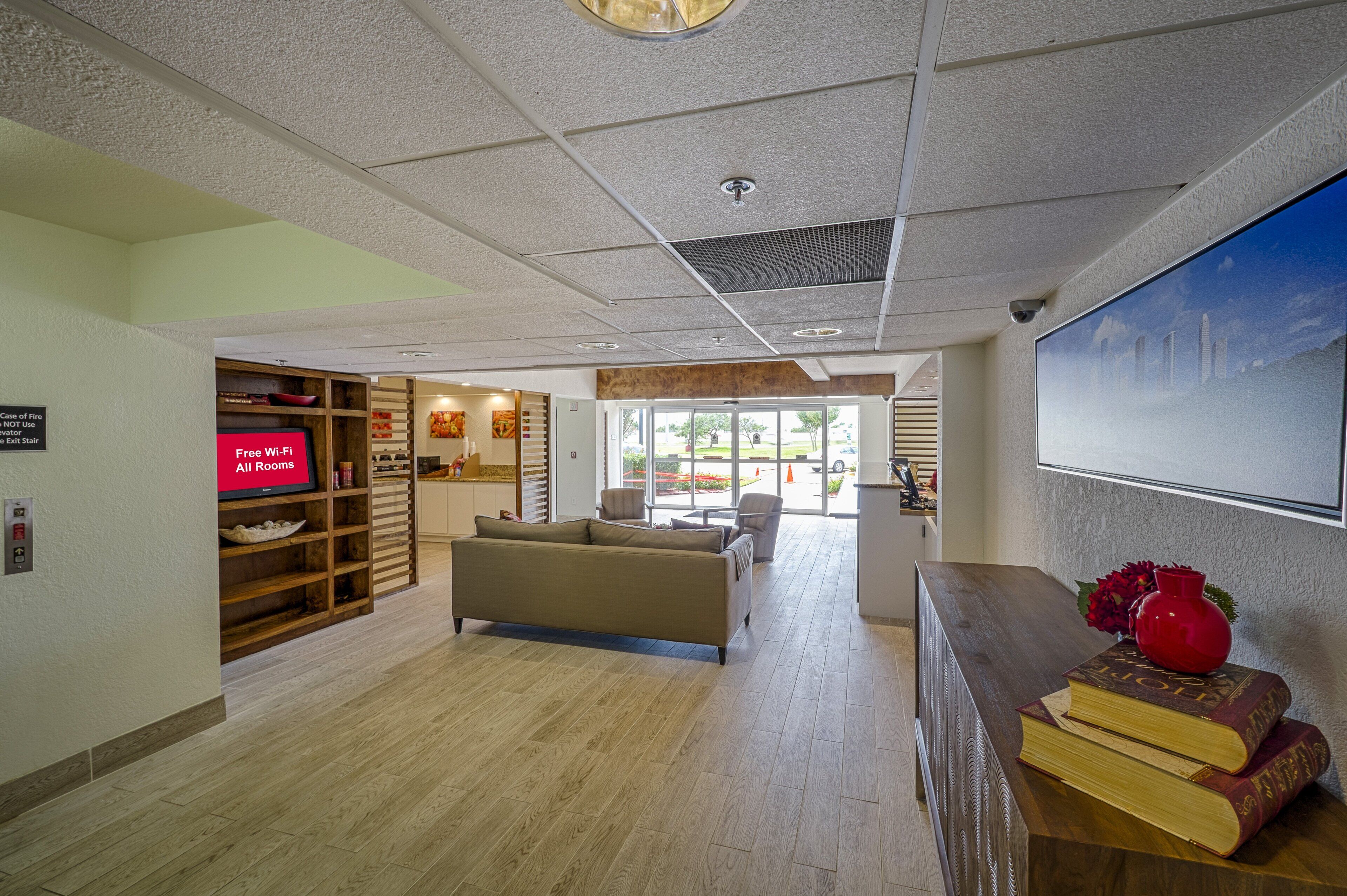 Photo - Red Roof Inn PLUS+ Houston - Energy Corridor