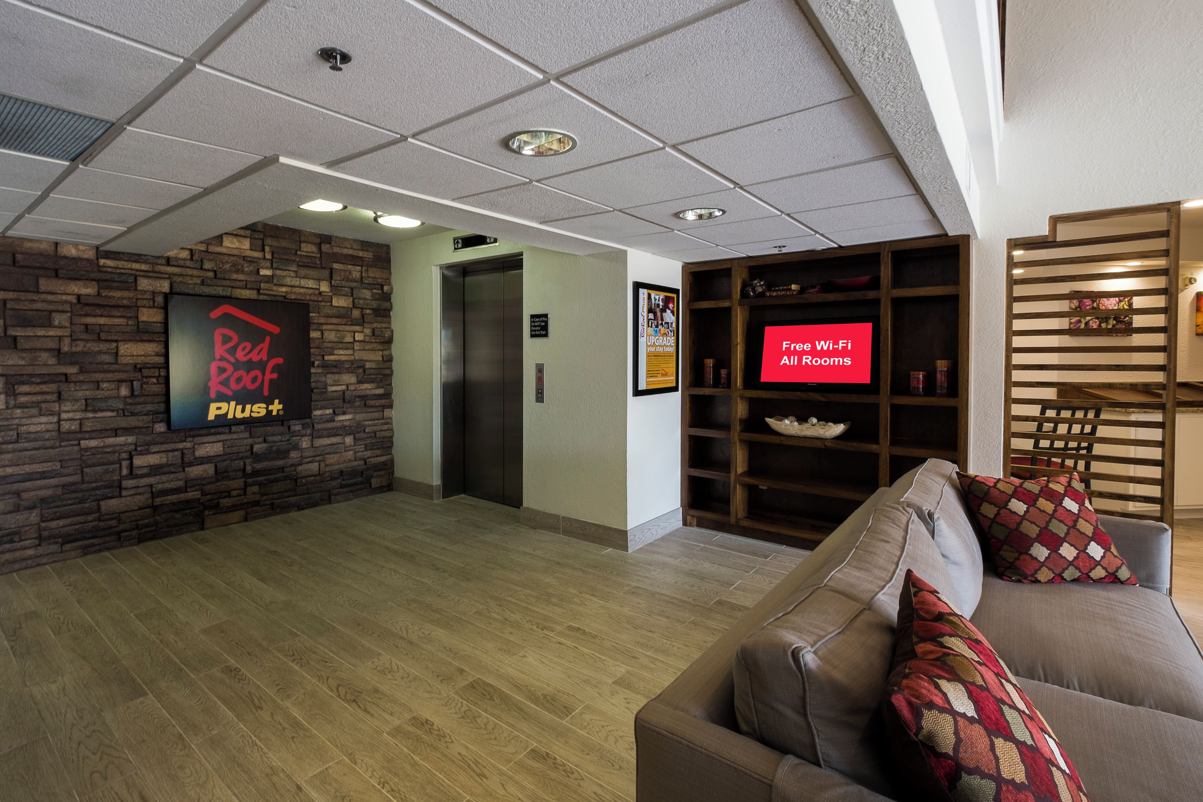 Photo - Red Roof Inn PLUS+ Houston - Energy Corridor