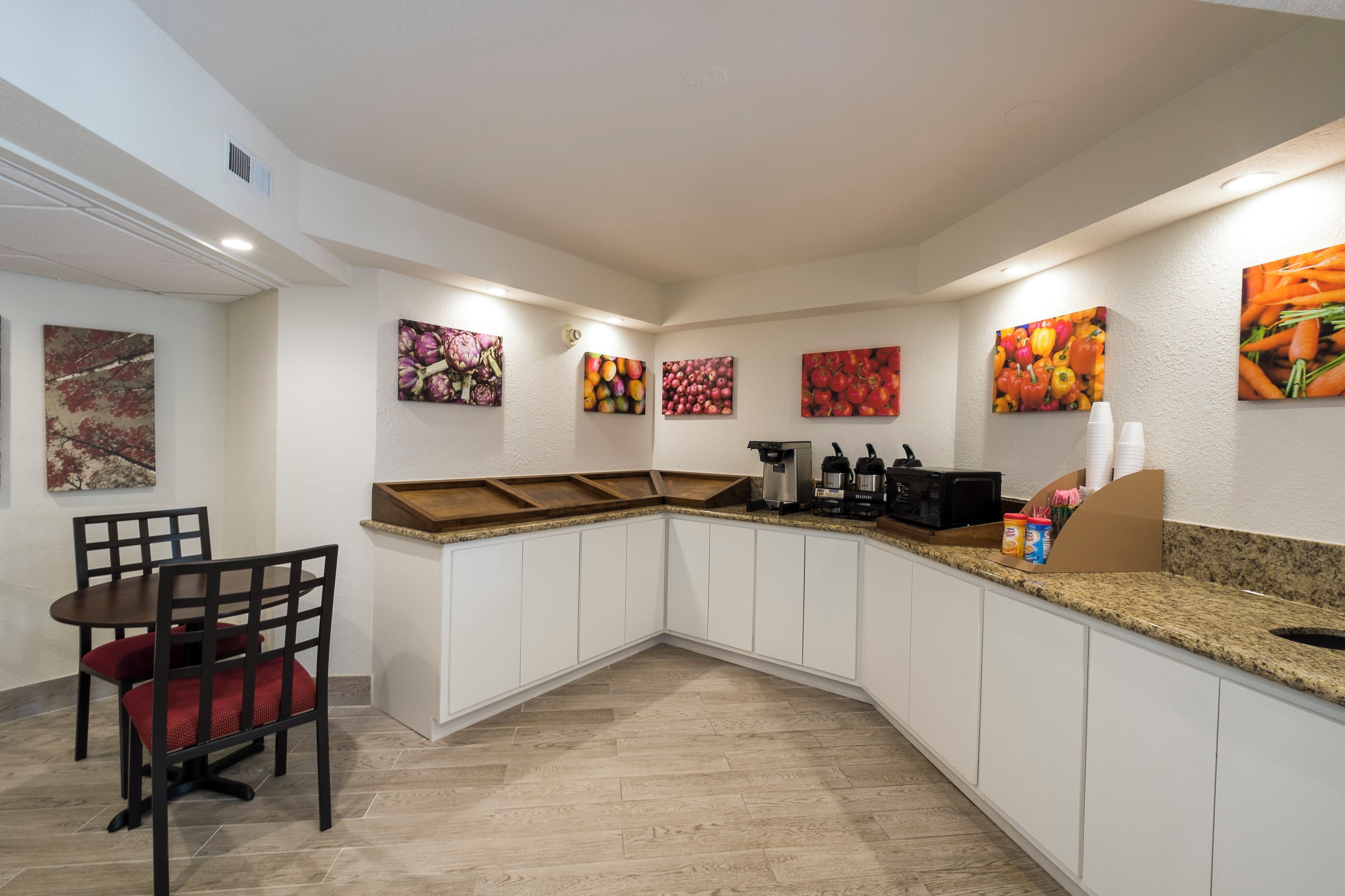 Photo - Red Roof Inn PLUS+ Houston - Energy Corridor
