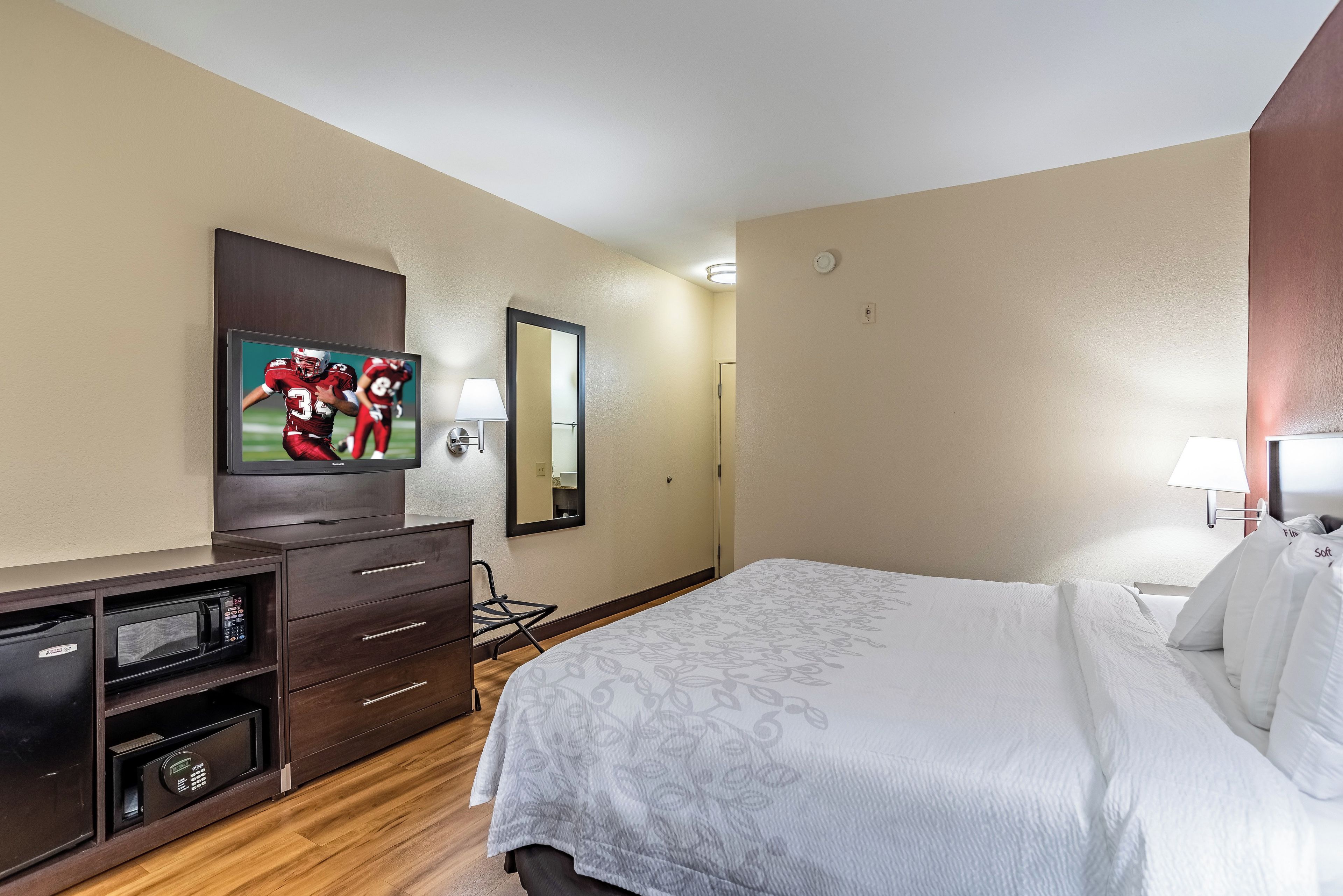 Photo - Red Roof Inn PLUS+ Houston - Energy Corridor