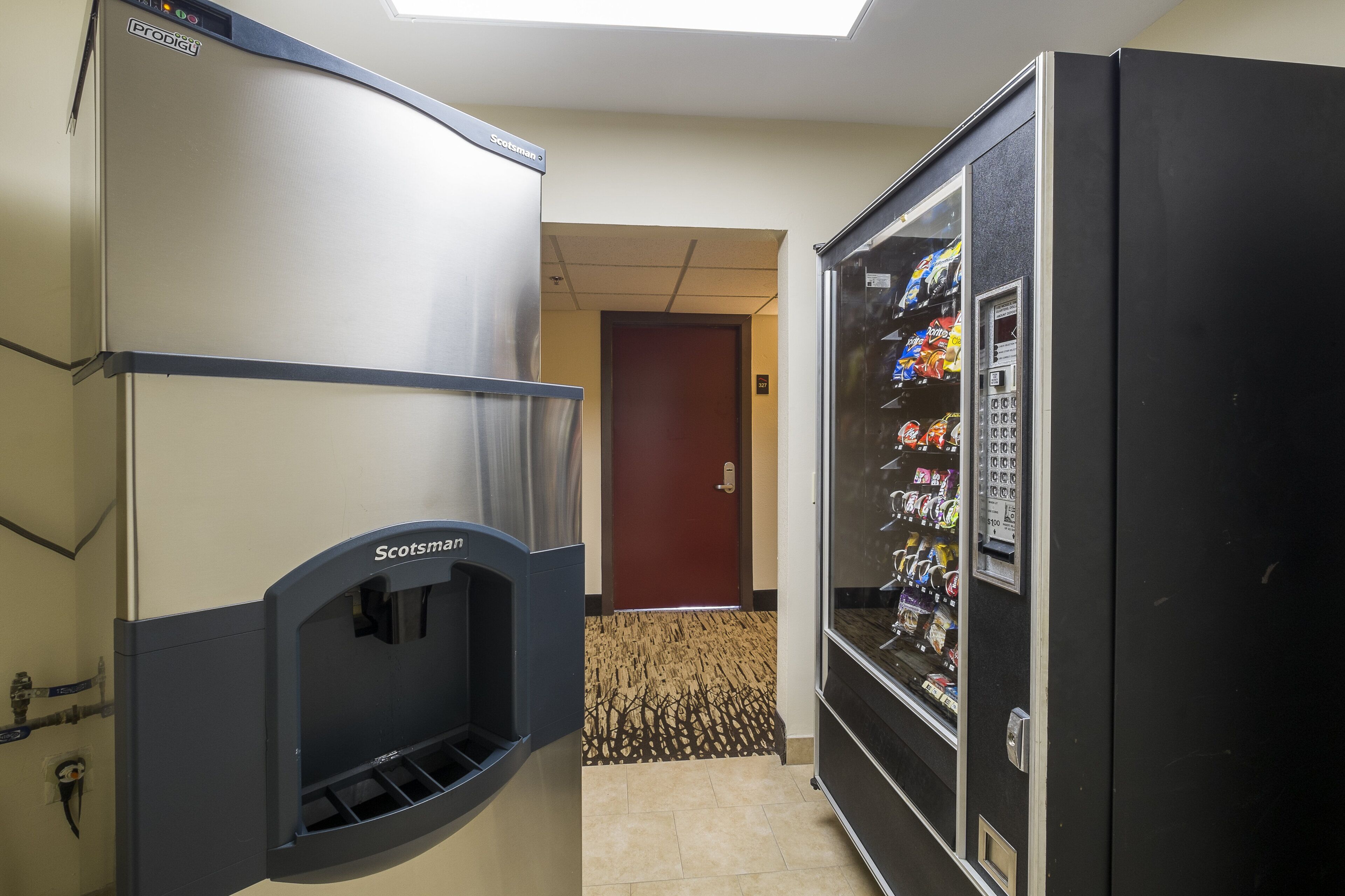 Photo - Red Roof Inn PLUS+ Houston - Energy Corridor