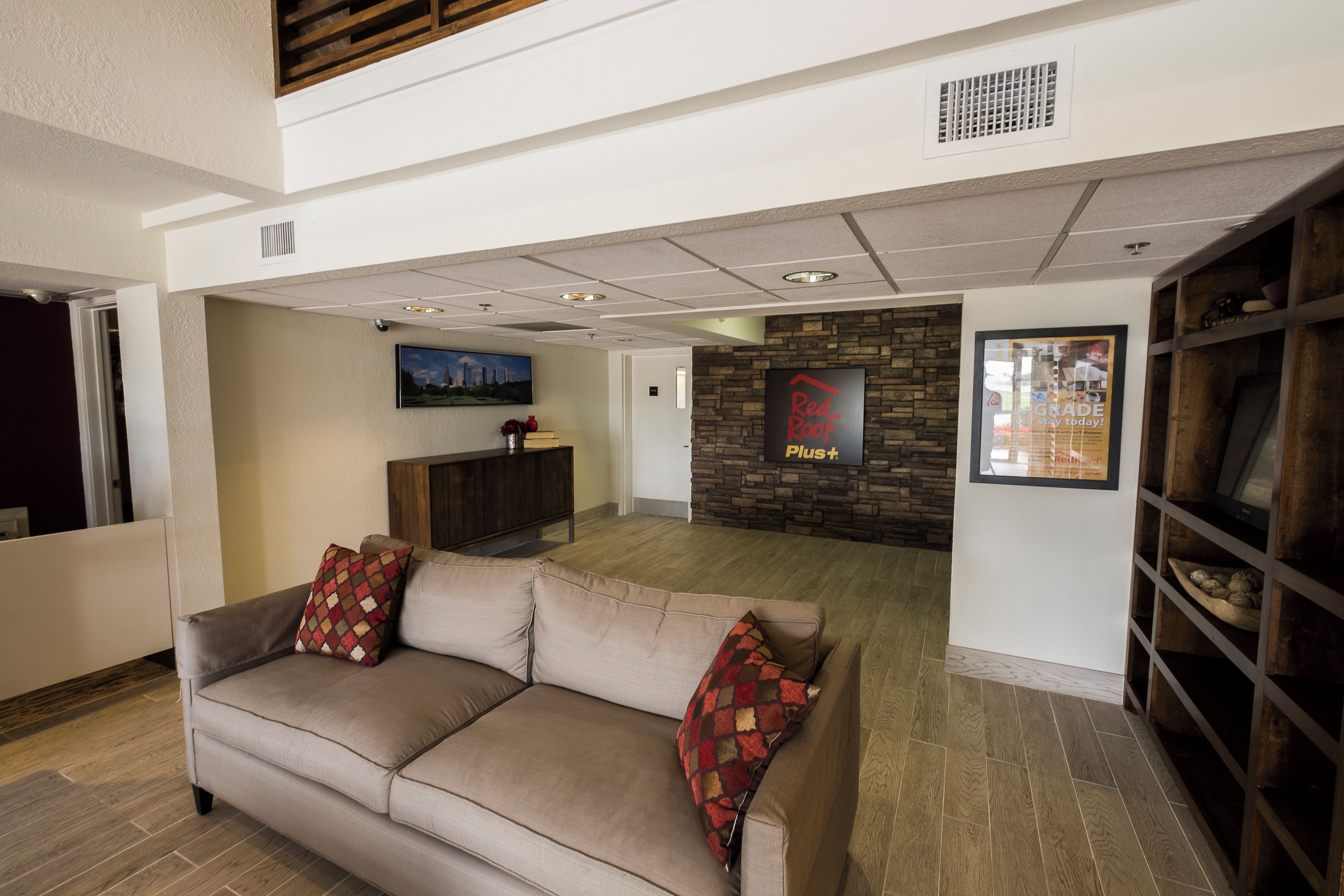 Photo - Red Roof Inn PLUS+ Houston - Energy Corridor