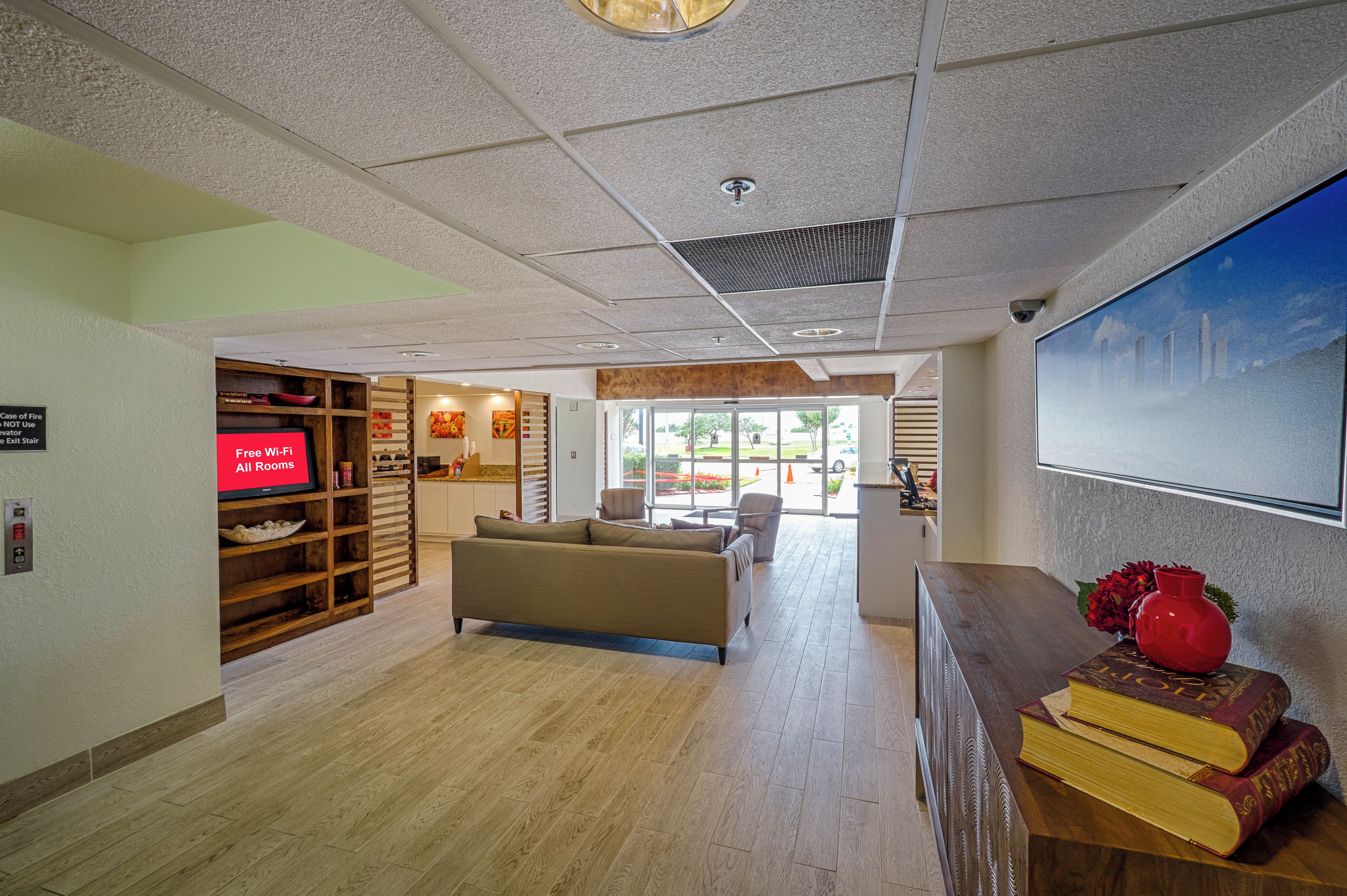 Photo - Red Roof Inn PLUS+ Houston - Energy Corridor