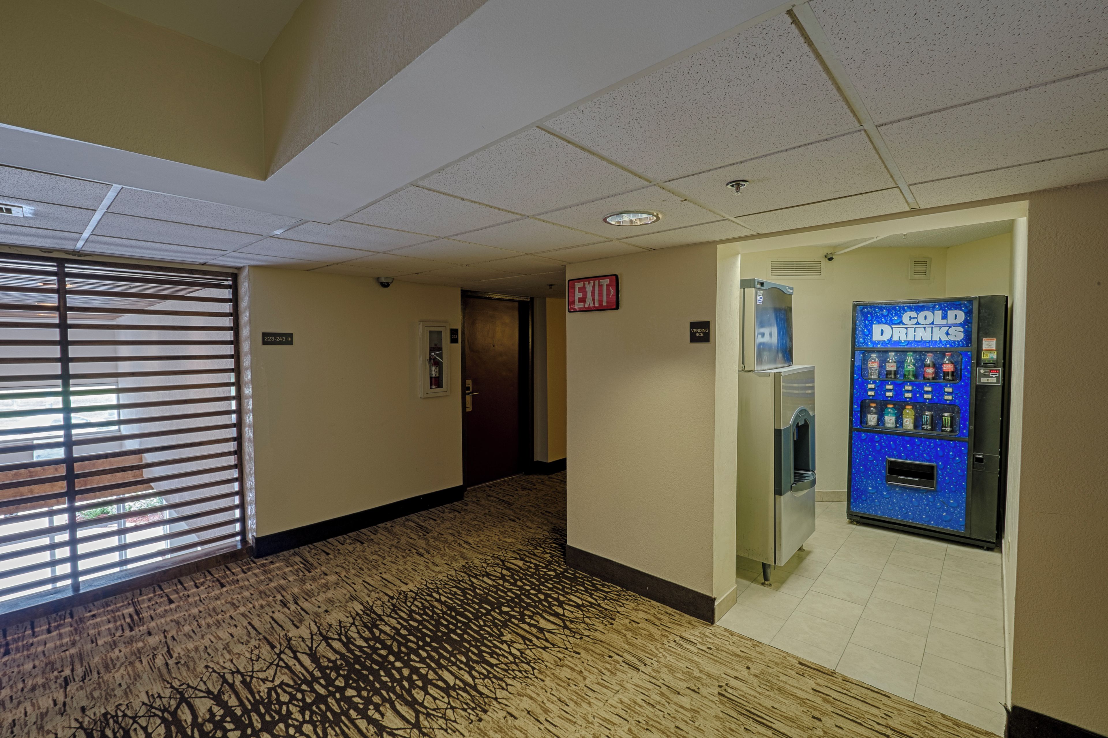Photo - Red Roof Inn PLUS+ Houston - Energy Corridor