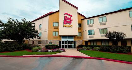 Red Roof Inn PLUS+ Houston - Energy Corridor