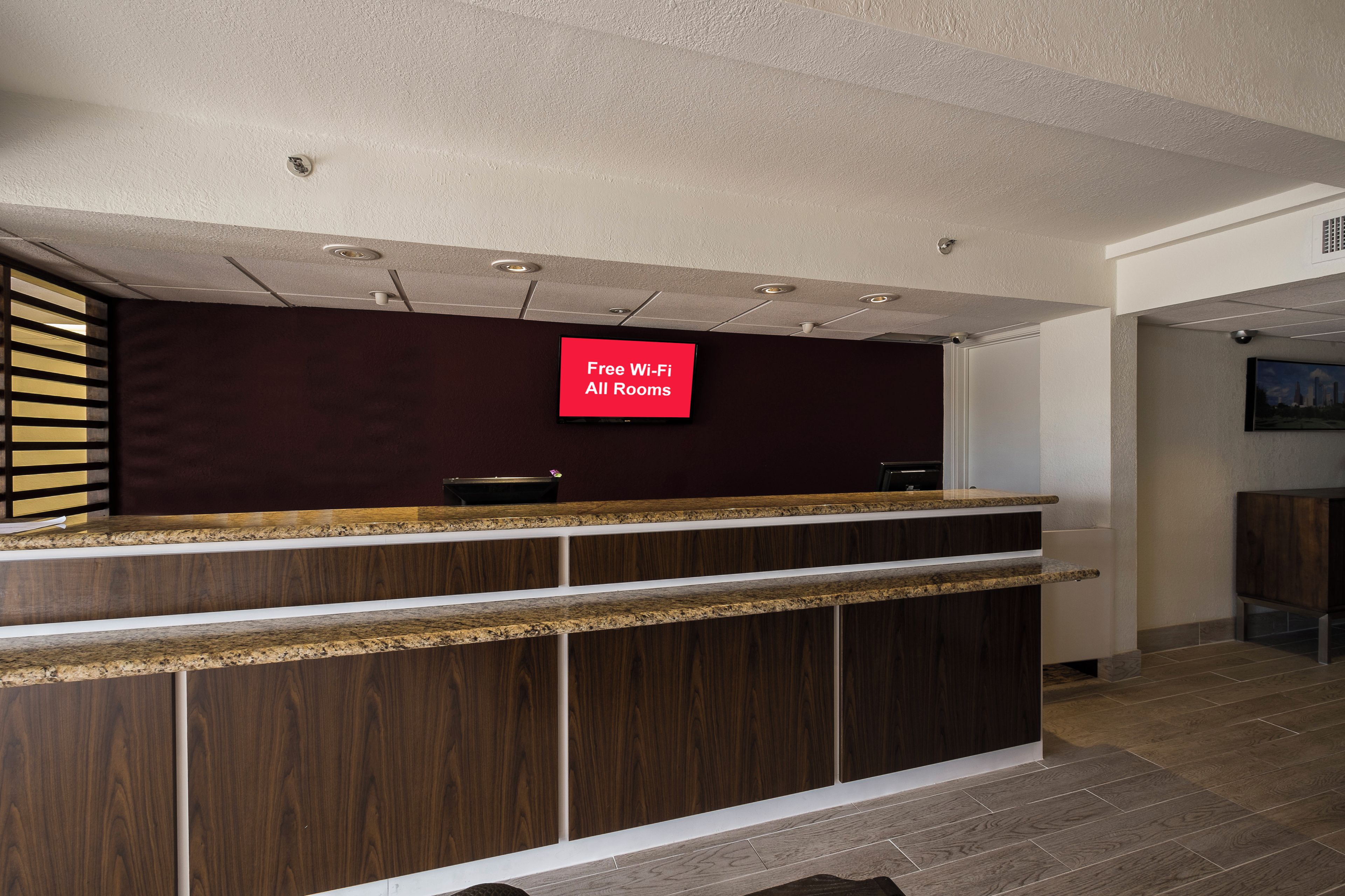 Photo - Red Roof Inn PLUS+ Houston - Energy Corridor