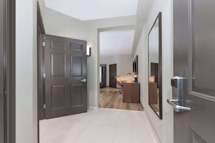 Room, 1 King Bed, Accessible, Non Smoking (Roll-In Shower) | Premium bedding, desk, laptop workspace, iron/ironing board