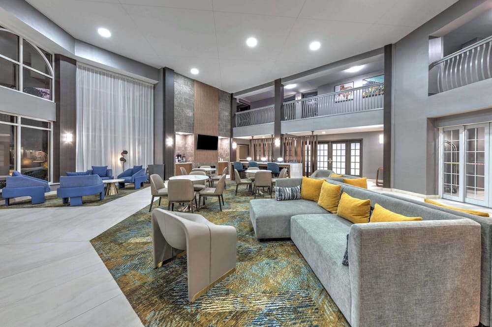 La Quinta Inn & Suites by Wyndham Dallas DFW Airport North