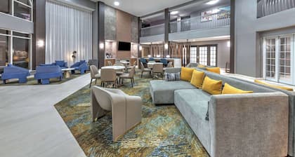 La Quinta Inn & Suites by Wyndham Dallas DFW Airport North