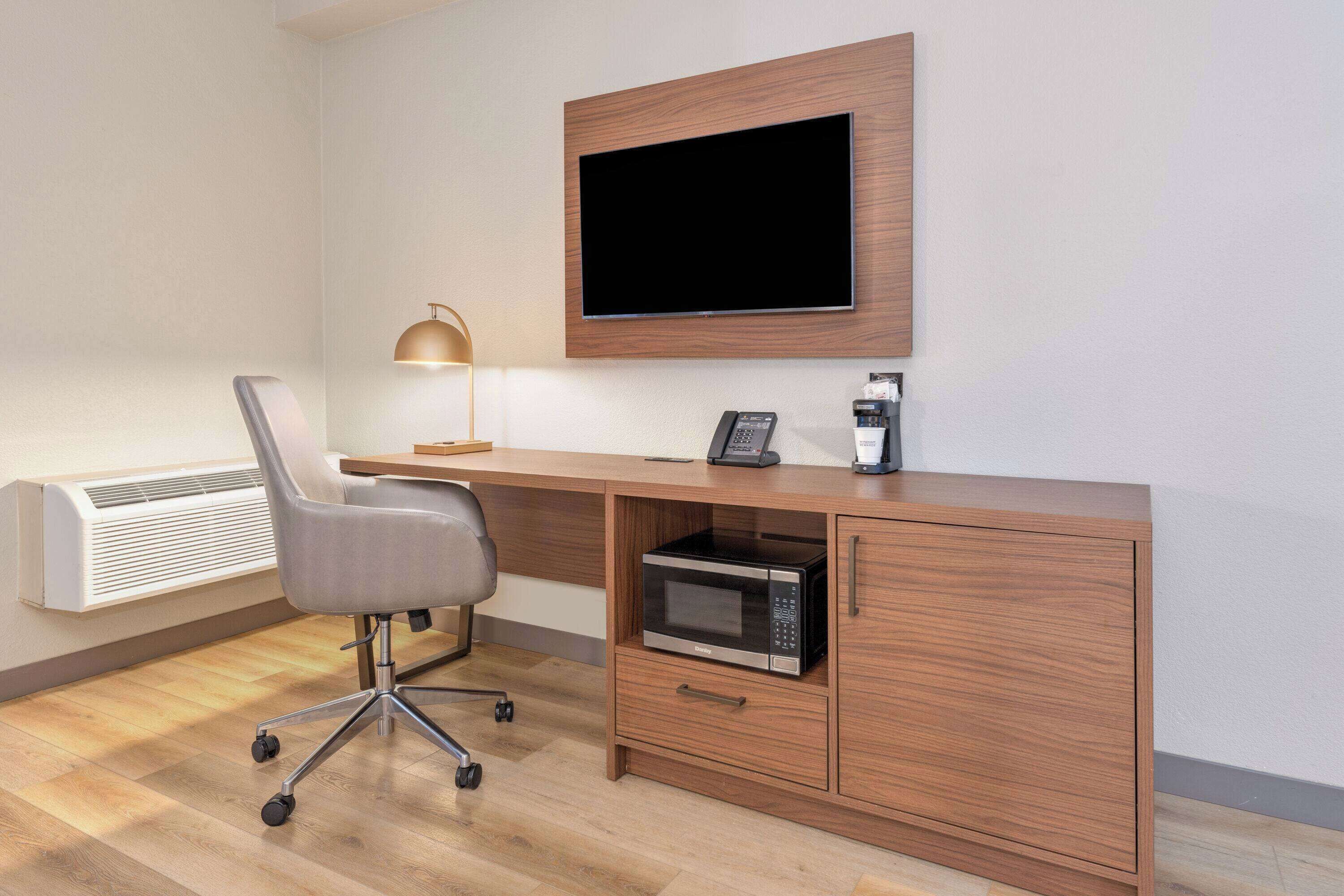 room, 1 king bed, accessible, non smoking (roll-in shower) | premium bedding, desk, laptop workspace, iron/ironing board