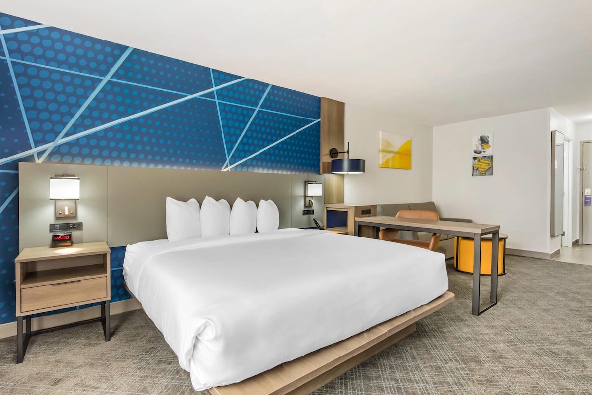 Coffres-forts dans les chambres, bureau, fer et planche à repasser