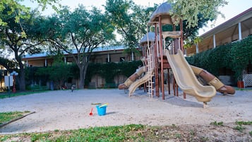 Área de juegos infantiles al aire libre