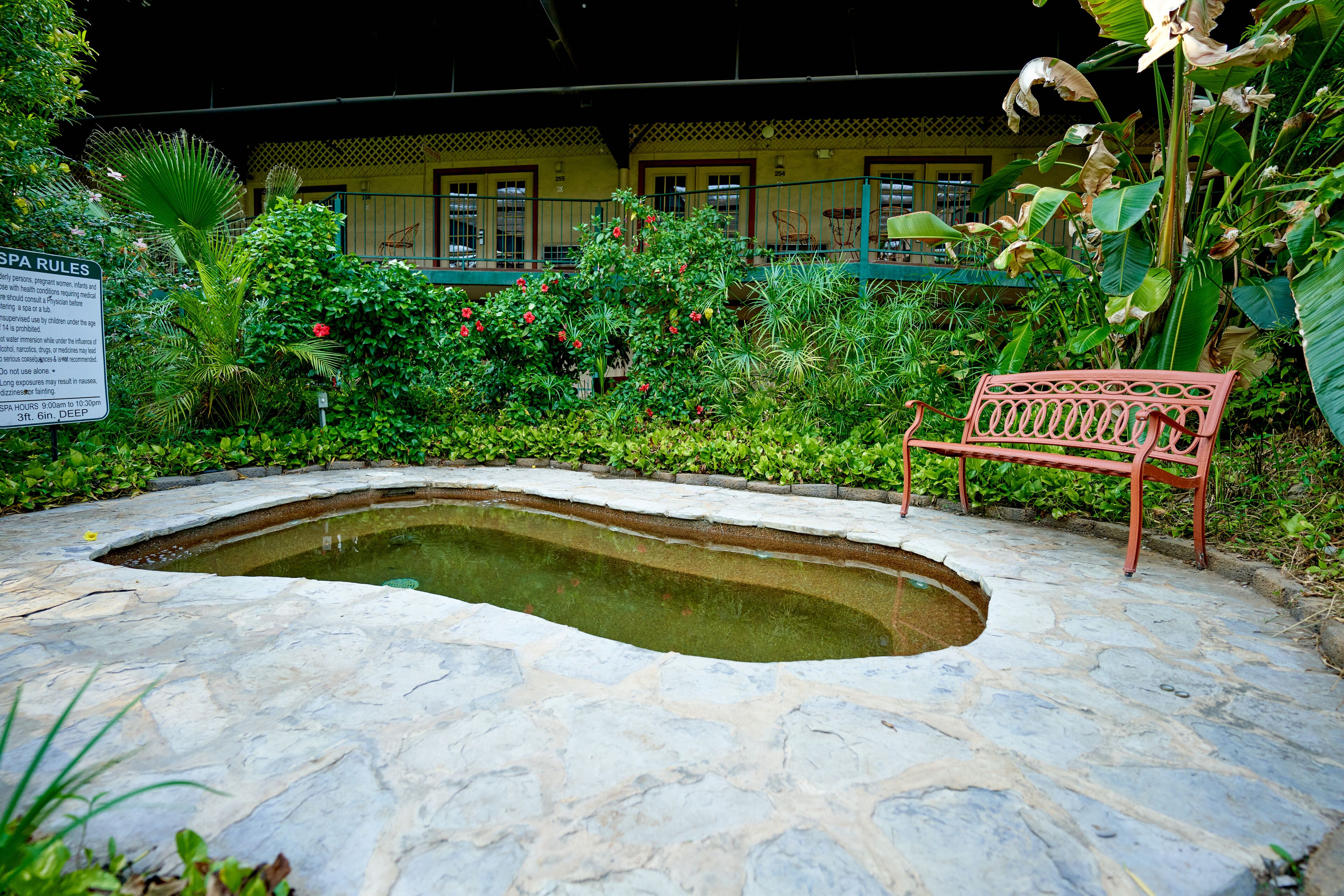 Bañera de hidromasaje al aire libre