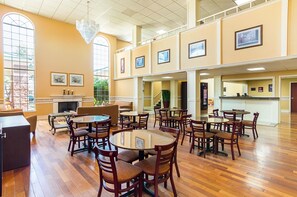 Buffet déjeuner gratuit tous les jours
