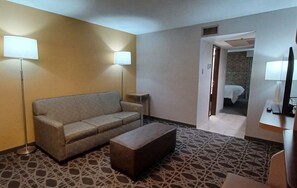 Suite, 1 cama King size | Escritorio, tabla de planchar con plancha y cunas gratuitas 