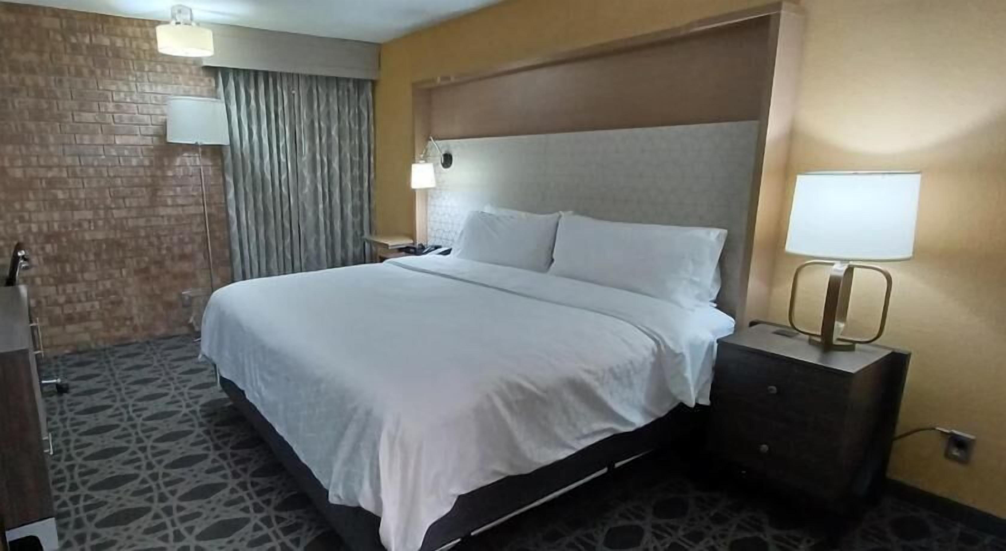 Desk, iron/ironing board, free cribs/infant beds, free WiFi